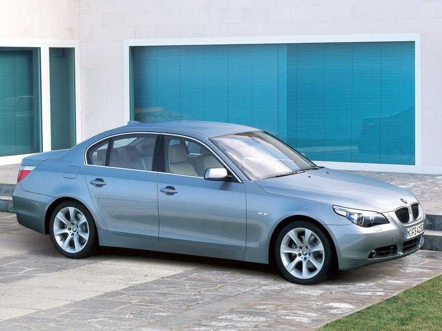  BMW 530i Sedan 2003 года  (фото 8 из 16)